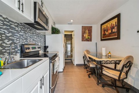 Immobilier commercial à vendre à Clearwater, Floride: 5 chambres, 275.92 m2 № 2368922 - photo 17