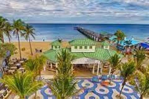 Townhouse in Lauderdale-by-the-Sea, Florida 3 bedrooms, 230.4 sq.m. № 1096493 - photo 1