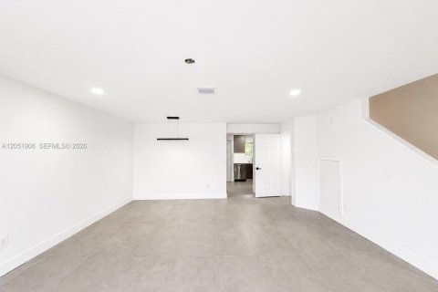 Touwnhouse à vendre à Tamarac, Floride: 3 chambres, 131.74 m2 № 2173024 - photo 3