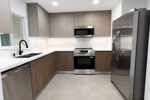 Touwnhouse à vendre à Tamarac, Floride: 3 chambres, 131.74 m2 № 2173024 - photo 4