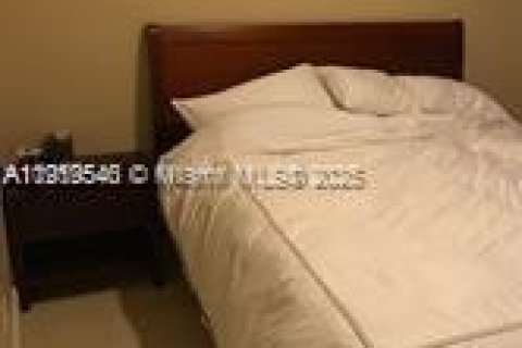 Condo in Miami, Florida, 2 bedrooms  № 1974678 - photo 9
