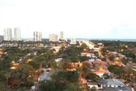 Condo in Miami, Florida, 2 bedrooms  № 1974678 - photo 15