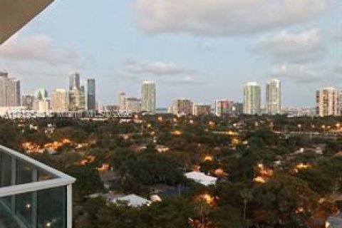 Condo in Miami, Florida, 2 bedrooms  № 1974678 - photo 12