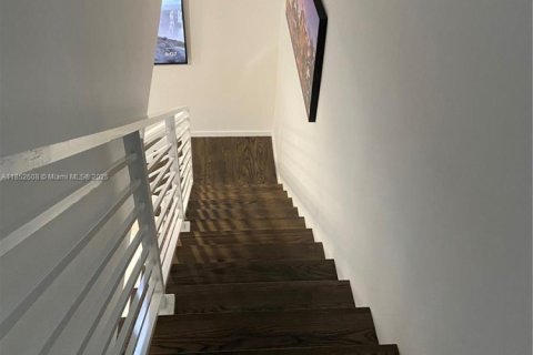 Condo in Miami Beach, Florida, 1 bedroom  № 1882217 - photo 3