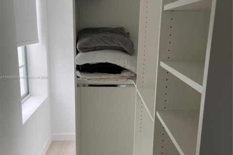 Condo in Miami Beach, Florida, 1 bedroom  № 1882217 - photo 5