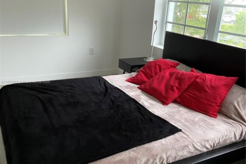 Condo in Miami Beach, Florida, 1 bedroom  № 1882217 - photo 4
