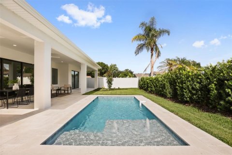 House in Orlando, Florida 5 bedrooms, 324.23 sq.m. № 2238540 - photo 5