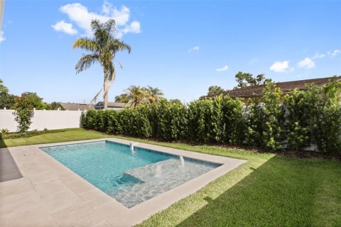 House in Orlando, Florida 5 bedrooms, 324.23 sq.m. № 2238540 - photo 7