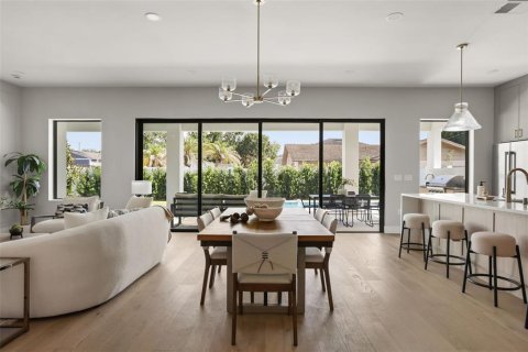 House in Orlando, Florida 5 bedrooms, 324.23 sq.m. № 2238540 - photo 15