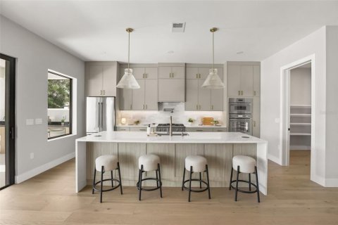 House in Orlando, Florida 5 bedrooms, 324.23 sq.m. № 2238540 - photo 18