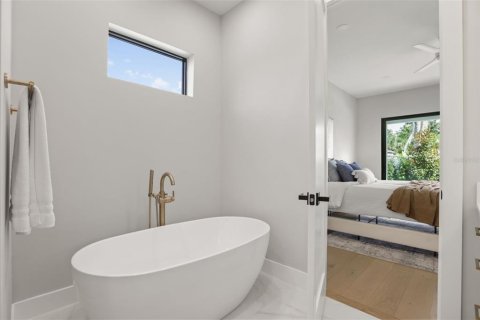 House in Orlando, Florida 5 bedrooms, 324.23 sq.m. № 2238540 - photo 30