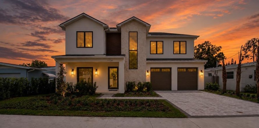 House in Orlando, Florida 5 bedrooms, 324.23 sq.m. № 2238540