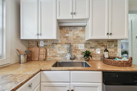 House in Safety Harbor, Florida 2 bedrooms, 93.46 sq.m. № 1690921 - photo 25