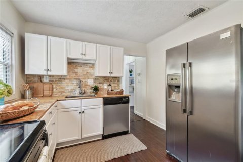 House in Safety Harbor, Florida 2 bedrooms, 93.46 sq.m. № 1690921 - photo 24