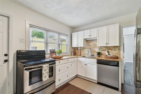 House in Safety Harbor, Florida 2 bedrooms, 93.46 sq.m. № 1690921 - photo 5