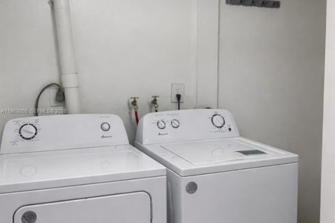 Appartement à louer à Miami, Floride: 1 chambre, 106.74 m2 № 2023975 - photo 14