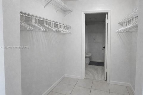 Appartement à louer à Miami, Floride: 1 chambre, 106.74 m2 № 2023975 - photo 13