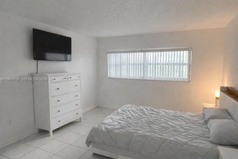 Appartement à louer à Miami, Floride: 1 chambre, 106.74 m2 № 2023975 - photo 8