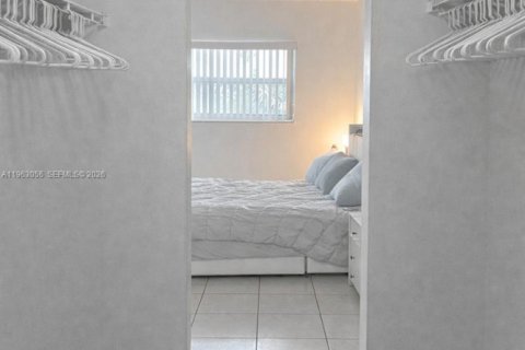 Appartement à louer à Miami, Floride: 1 chambre, 106.74 m2 № 2023975 - photo 12