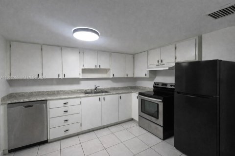 Appartement à louer à Miami, Floride: 1 chambre, 106.74 m2 № 2023975 - photo 3