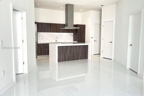 Condo in Miami, Florida, 2 bedrooms № 2152459 - photo 4