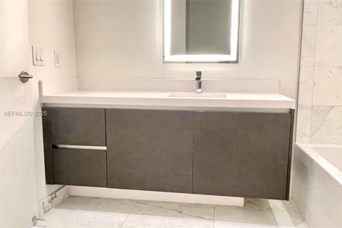 Condo in Miami, Florida, 2 bedrooms № 2152459 - photo 24