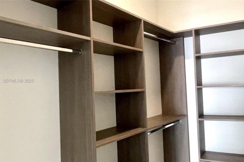 Condo in Miami, Florida, 2 bedrooms № 2152459 - photo 12