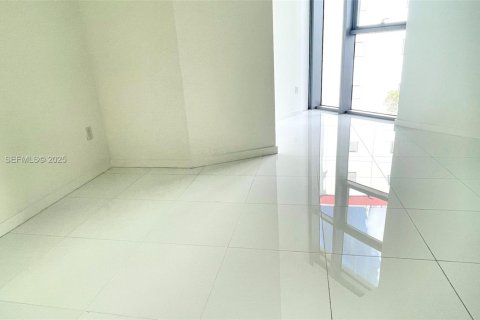 Condo in Miami, Florida, 2 bedrooms № 2152459 - photo 10