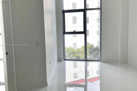 Condo in Miami, Florida, 2 bedrooms № 2152459 - photo 8