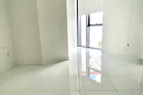 Condo in Miami, Florida, 2 bedrooms № 2152459 - photo 5