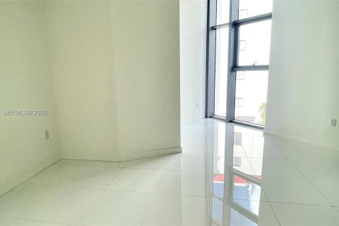 Condo in Miami, Florida, 2 bedrooms № 2152459 - photo 7