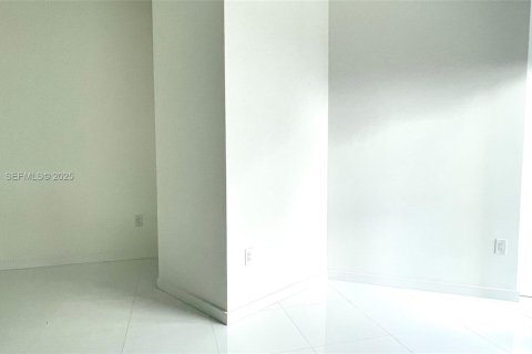 Condo in Miami, Florida, 2 bedrooms № 2152459 - photo 6