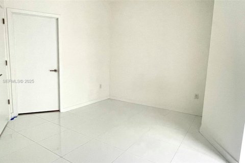 Condo in Miami, Florida, 2 bedrooms № 2152459 - photo 9