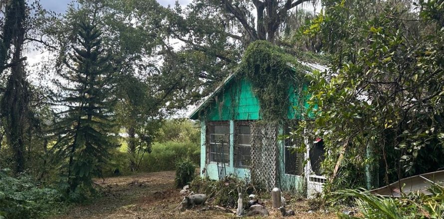 House in Inverness, Florida 2 bedrooms, 107.3 sq.m. № 2210807