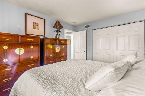 Condo in Saint Petersburg, Florida, 1 bedroom  № 1555274 - photo 17