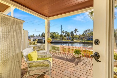 Condo in Saint Petersburg, Florida, 1 bedroom  № 1555274 - photo 18