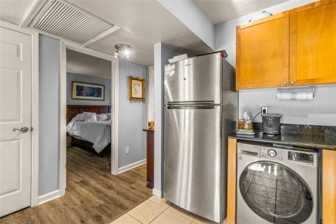 Condo in Saint Petersburg, Florida, 1 bedroom  № 1555274 - photo 13