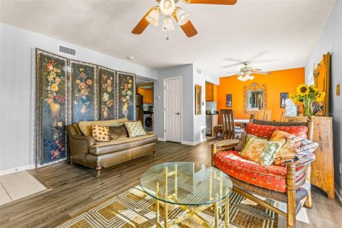 Condo in Saint Petersburg, Florida, 1 bedroom  № 1555274 - photo 6