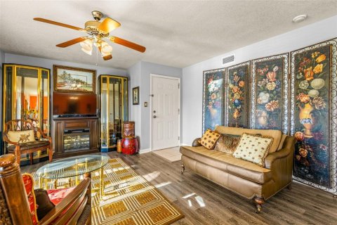 Condo in Saint Petersburg, Florida, 1 bedroom  № 1555274 - photo 4
