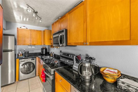 Condo in Saint Petersburg, Florida, 1 bedroom  № 1555274 - photo 12