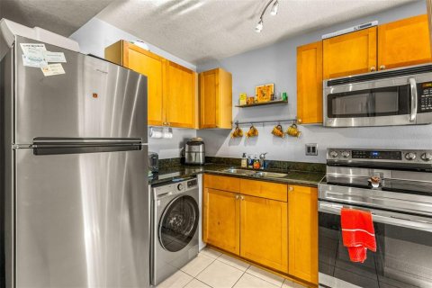 Condo in Saint Petersburg, Florida, 1 bedroom  № 1555274 - photo 11