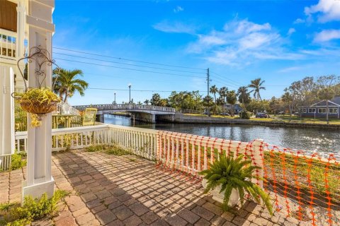 Condo in Saint Petersburg, Florida, 1 bedroom  № 1555274 - photo 20