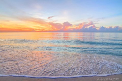 Condominio en venta en Miami Beach, Florida, 1 dormitorio, 61.5 m2 № 1938125 - foto 2