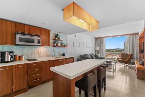 Condominio en venta en Miami Beach, Florida, 1 dormitorio, 61.5 m2 № 1938125 - foto 3