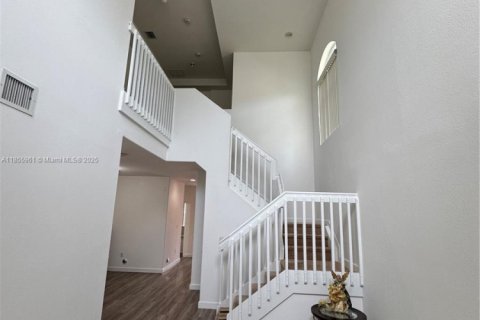 House in Miami, Florida 3 bedrooms, 164.9 sq.m. № 1880202 - photo 19