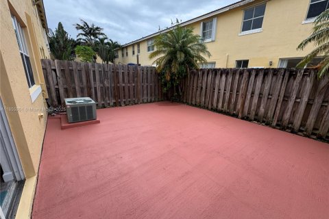 House in Miami, Florida 3 bedrooms, 164.9 sq.m. № 1880202 - photo 29