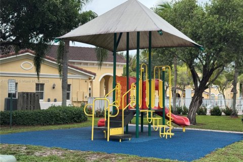 House in Miami, Florida 3 bedrooms, 164.9 sq.m. № 1880202 - photo 4