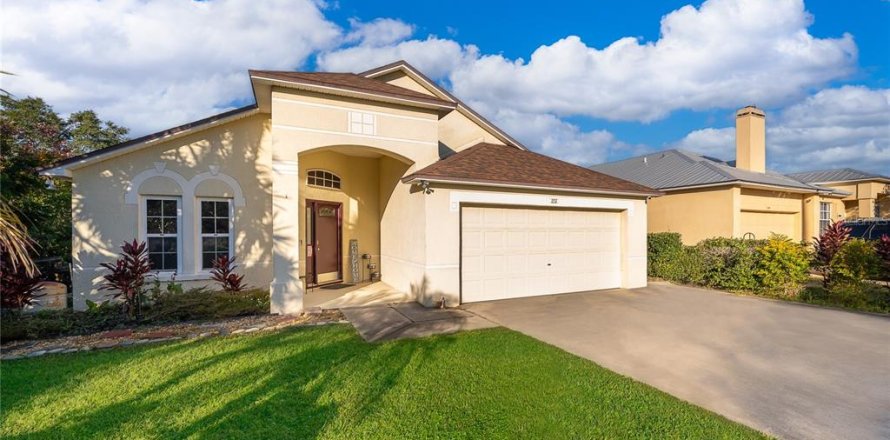 House in Lake Wales, Florida 3 bedrooms, 161.65 sq.m. № 2098604