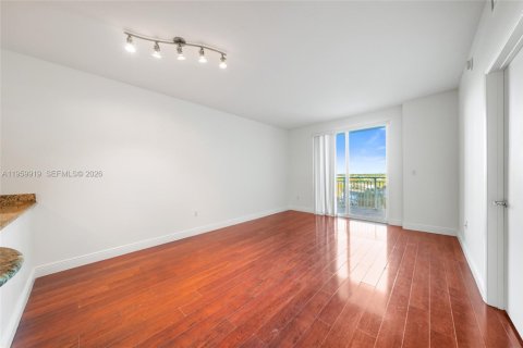 Condominio en alquiler en Miami, Florida, 1 dormitorio, 69.58 m2 № 2024332 - foto 2