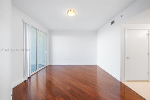 Condominio en alquiler en Miami, Florida, 1 dormitorio, 69.58 m2 № 2024332 - foto 15